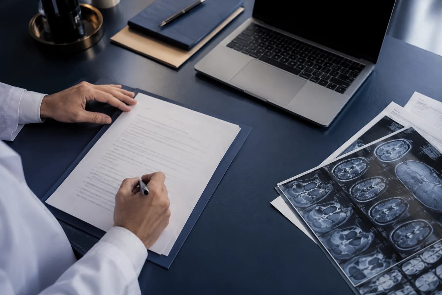Elaboración de un informe médico-pericial sobre documentación clínica